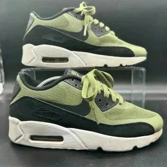 Men's Nike Air Max 90, Running Shoe, Green, Size Youth 4.5Y Womens Size 6 - Picture 2 of 8